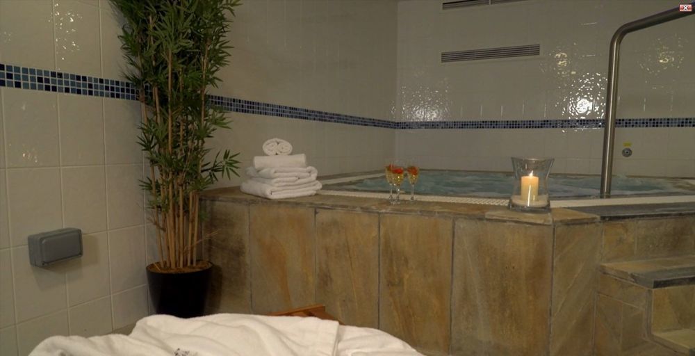 Portrush Adelphi Hotel Exterior photo A spa