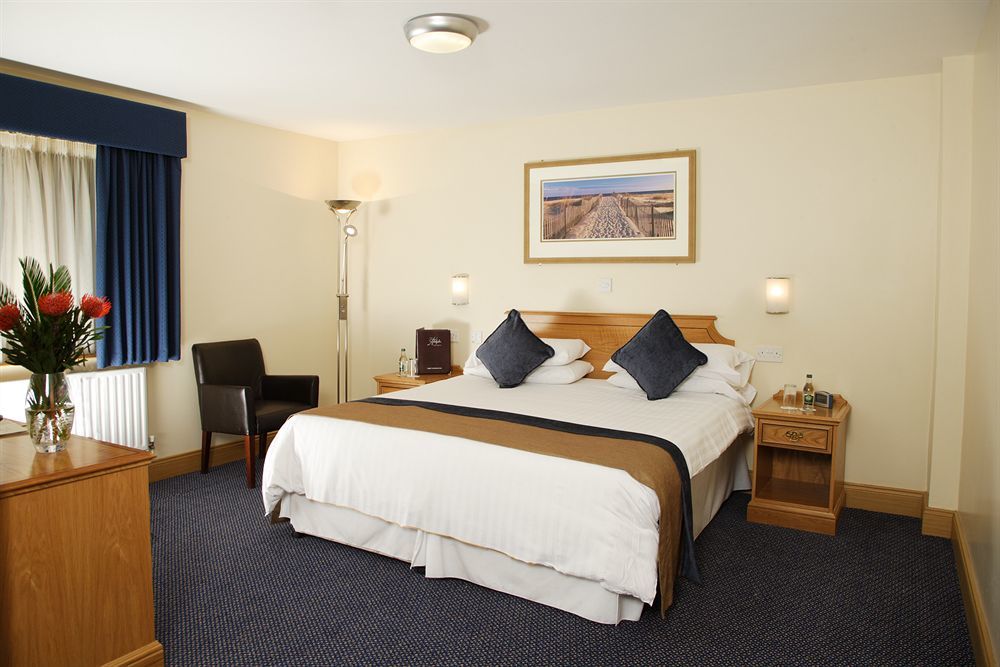 Portrush Adelphi Hotel Exterior photo A bedroom at the hotel
