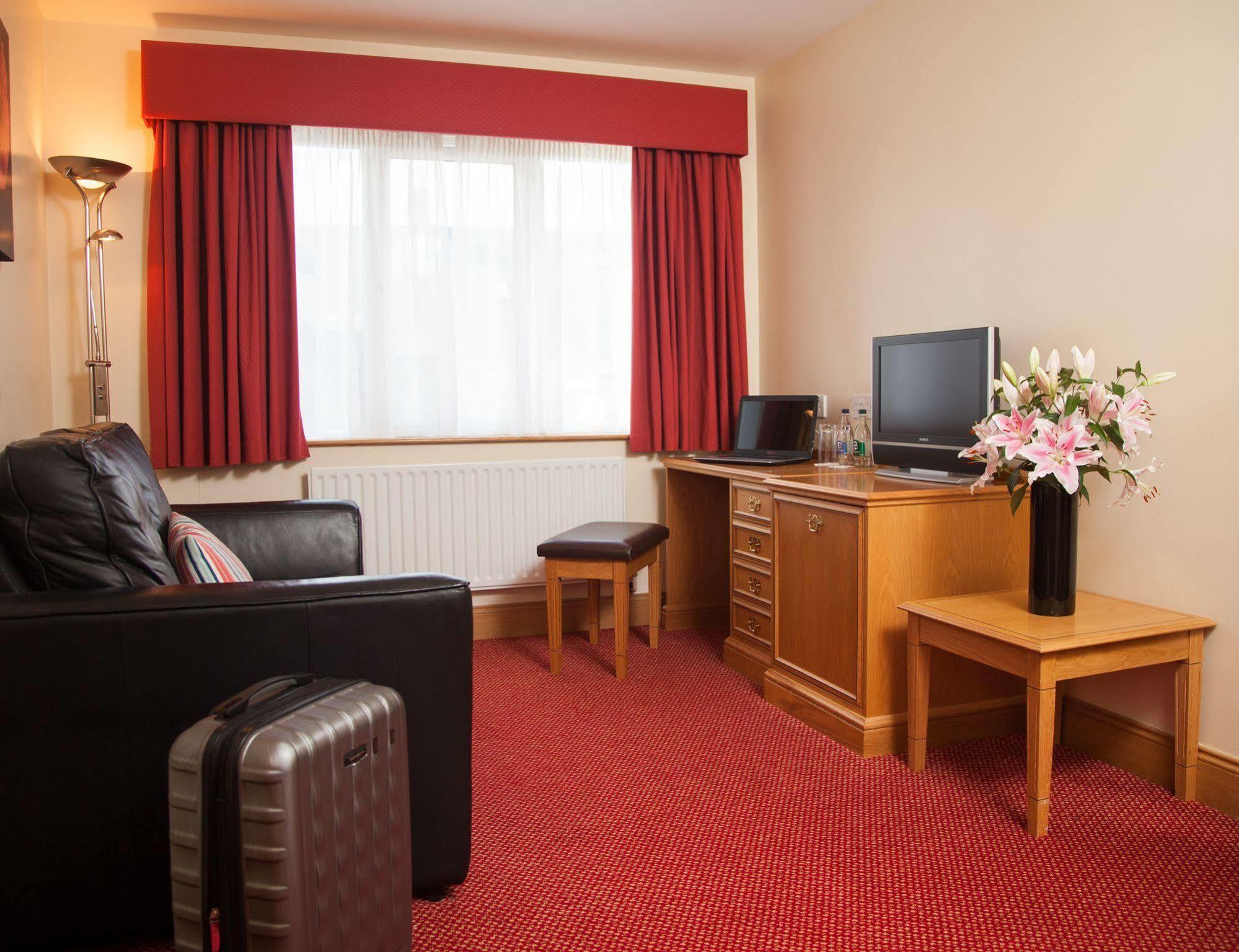 Portrush Adelphi Hotel Exterior photo A typical hotel room