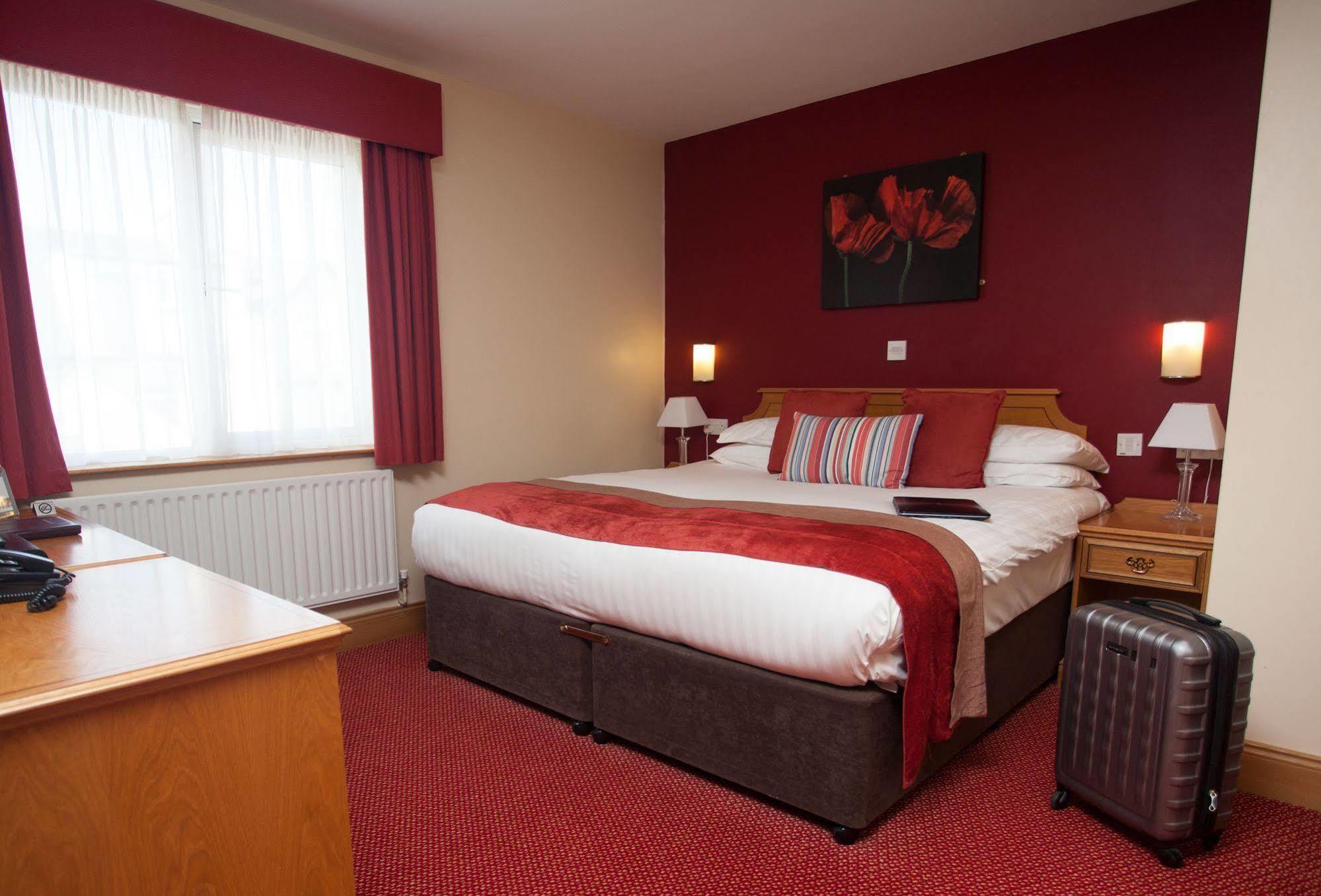 Portrush Adelphi Hotel Exterior photo A typical bedroom at the hotel
